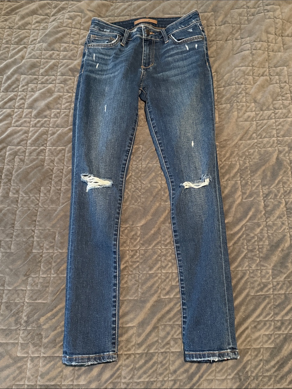 Joe's Jeans Dark Blue Skinny Distressed Jeans size 26